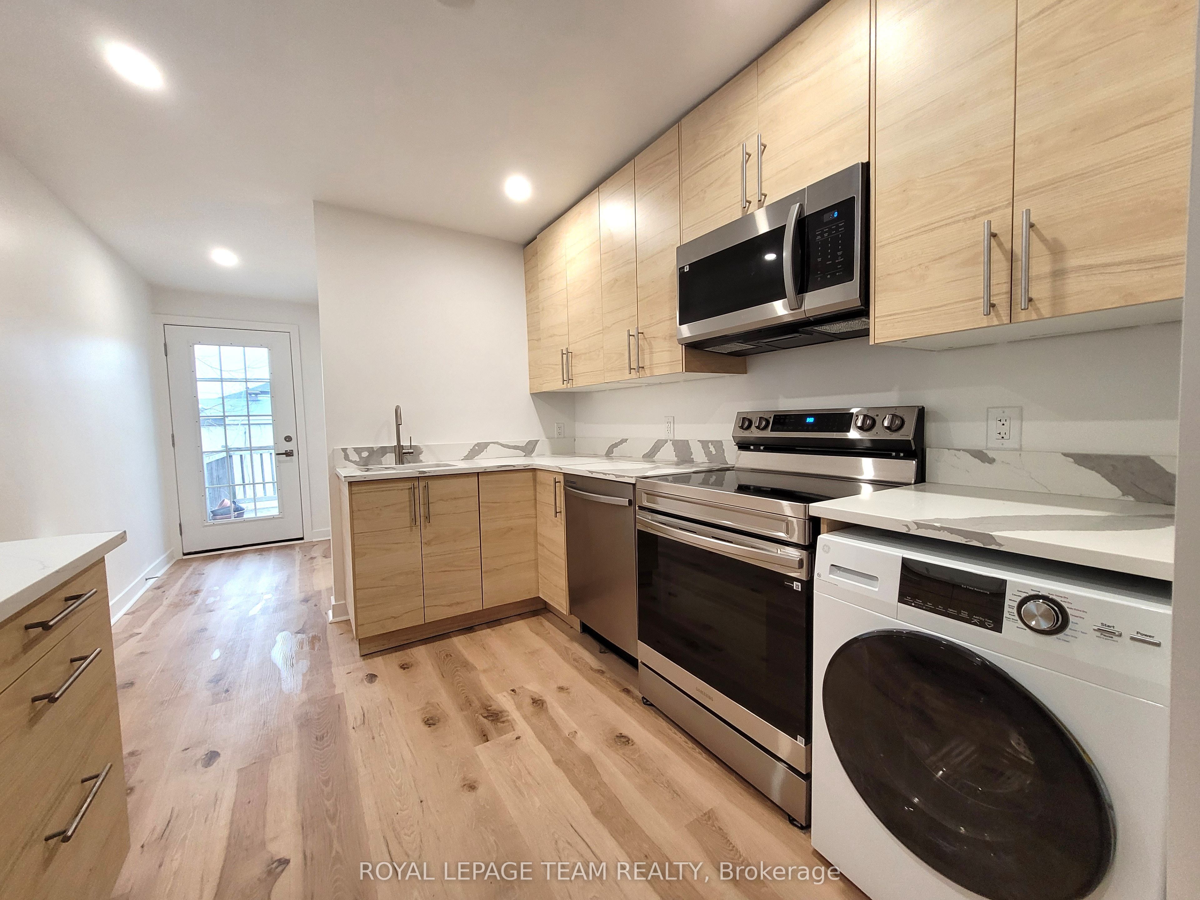 Additional image 4 of 2-145 St Andrew Street, Ottawa, ON, K1N 5G3