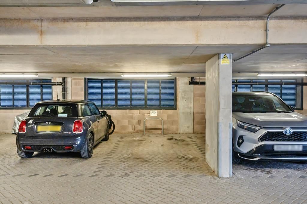 Additional image 21 of 2 bed flat for saleNewbury, Berkshire RG14