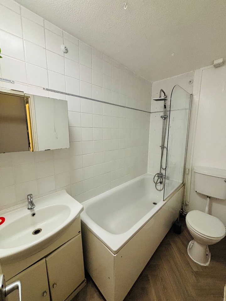 Additional image 6 of Room in a Shared Flat, Prichard Court, N7, N1 7GU