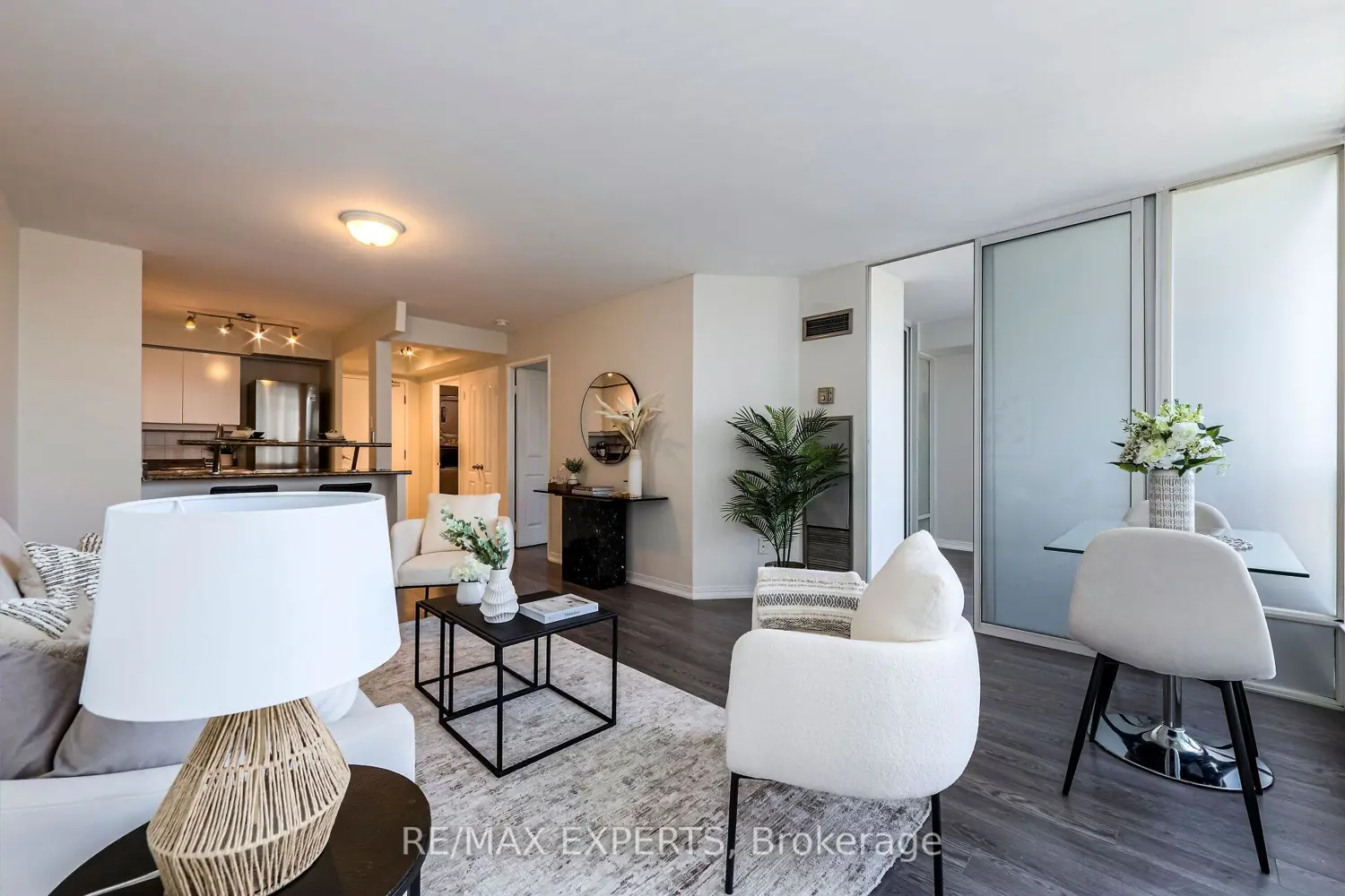 Additional image 10 of 942 Yonge Street 1006