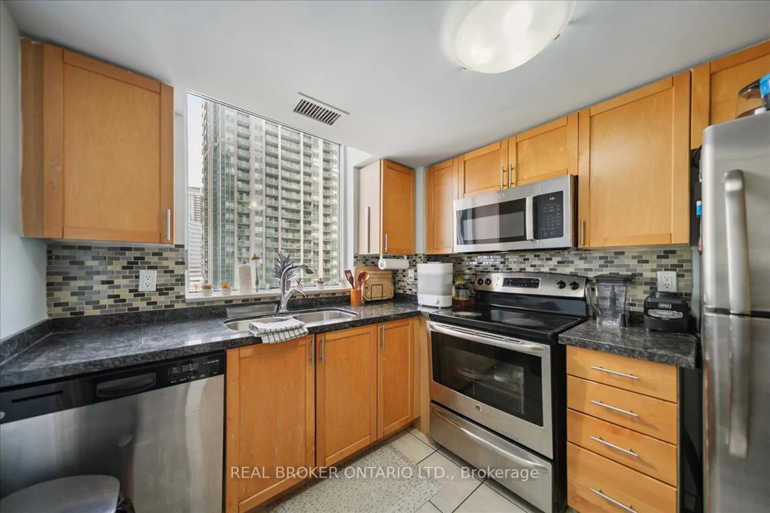 Additional image 7 of 28 Harrison Garden Boulevard 808