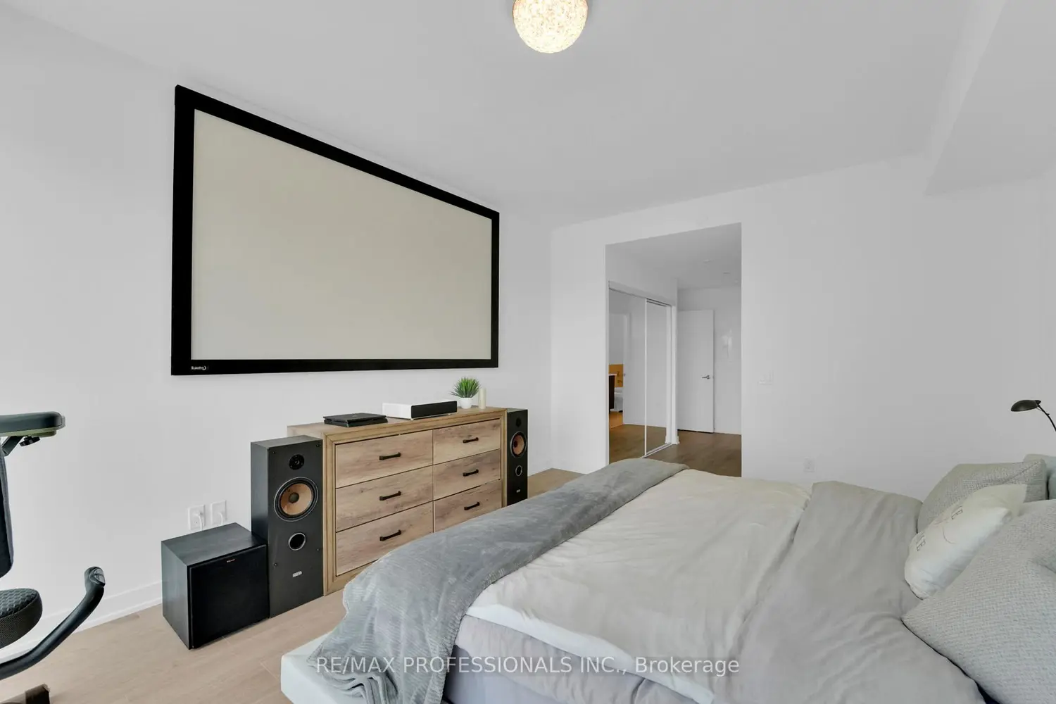 Additional image 8 of 1035 Southdown Road 1402