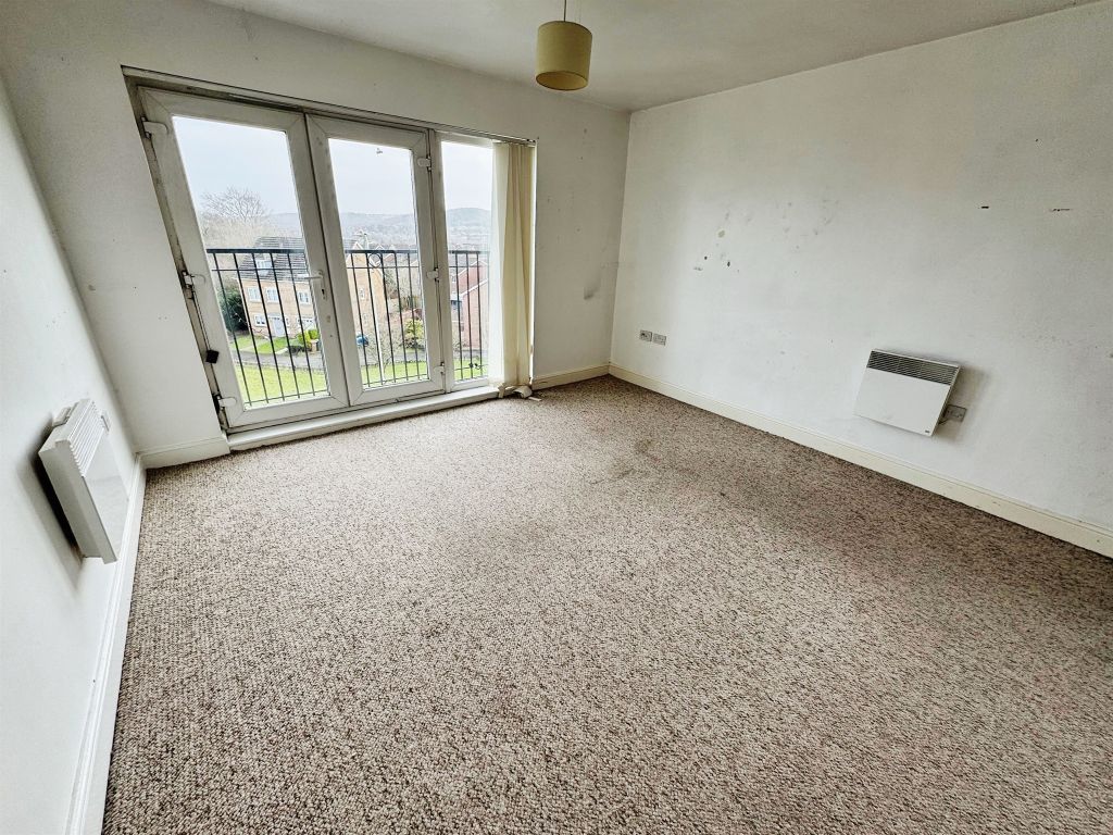 2 bed flat for saleSword Hill, Caerphilly CF83 photo 2
