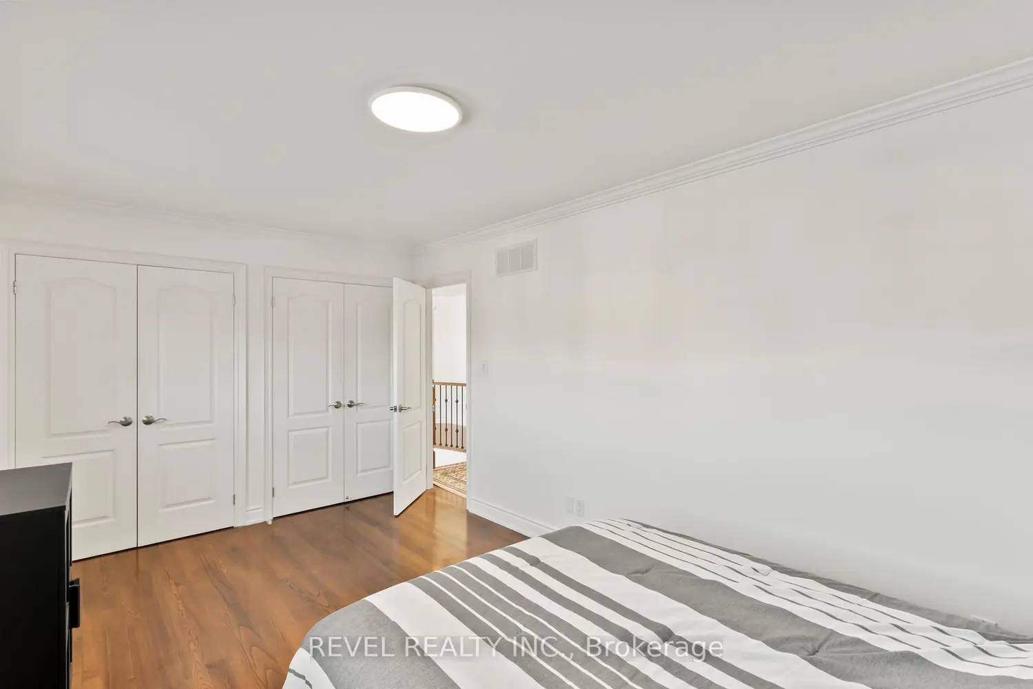 Additional image 12 of 70 Applewood Crescent