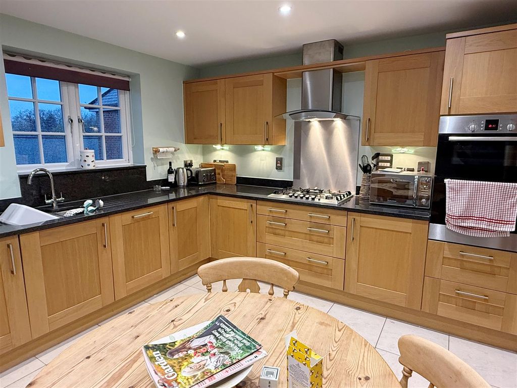 Additional image 5 of 3 bed flat for saleEnborne Gate, Newbury RG14
