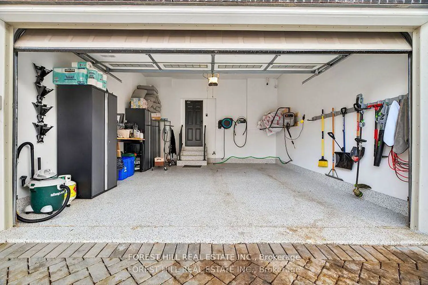 282 King Road photo 2
