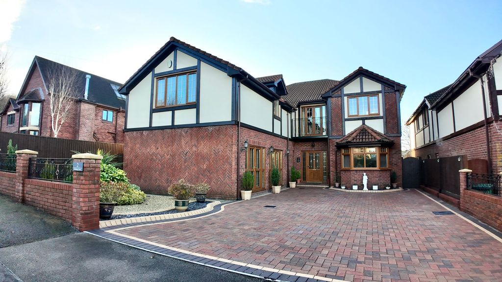 5 bed detached house for saleGellideg Lane, Maesycwmmer CF82