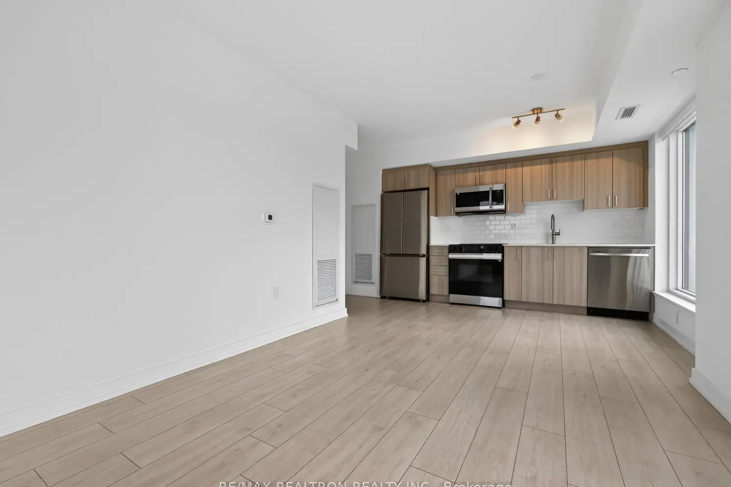 Additional image 5 of 556 Marlee Avenue 407