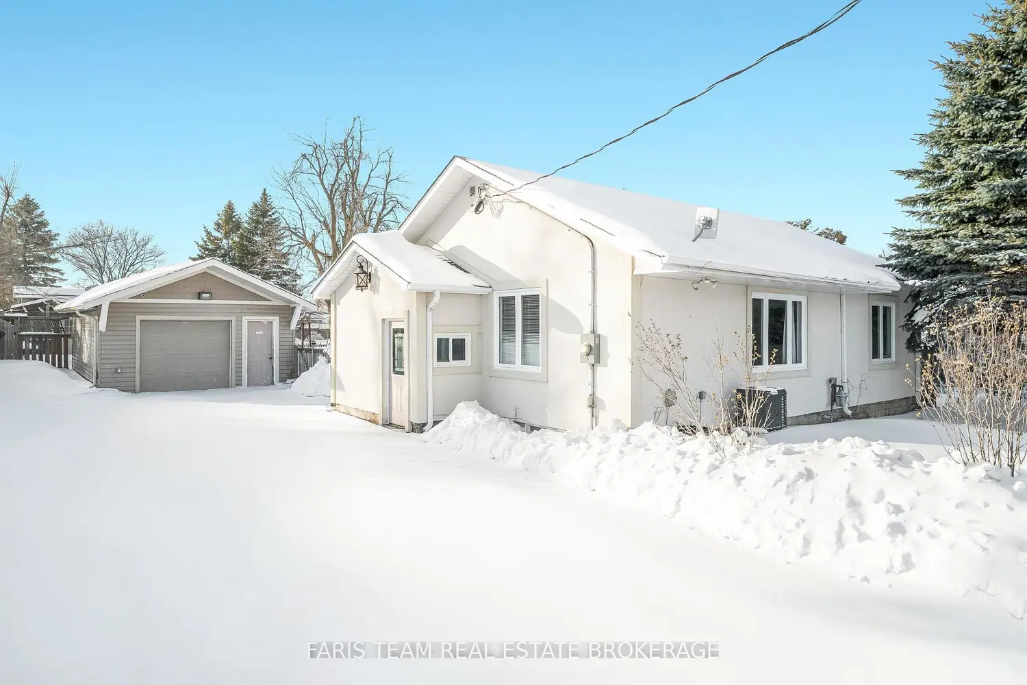6950 Yonge Street photo 3