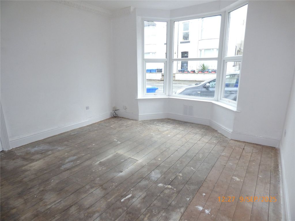 Additional image 6 of 2 bed flat for saleVictoria Avenue, Prestatyn, Denbighshire LL19