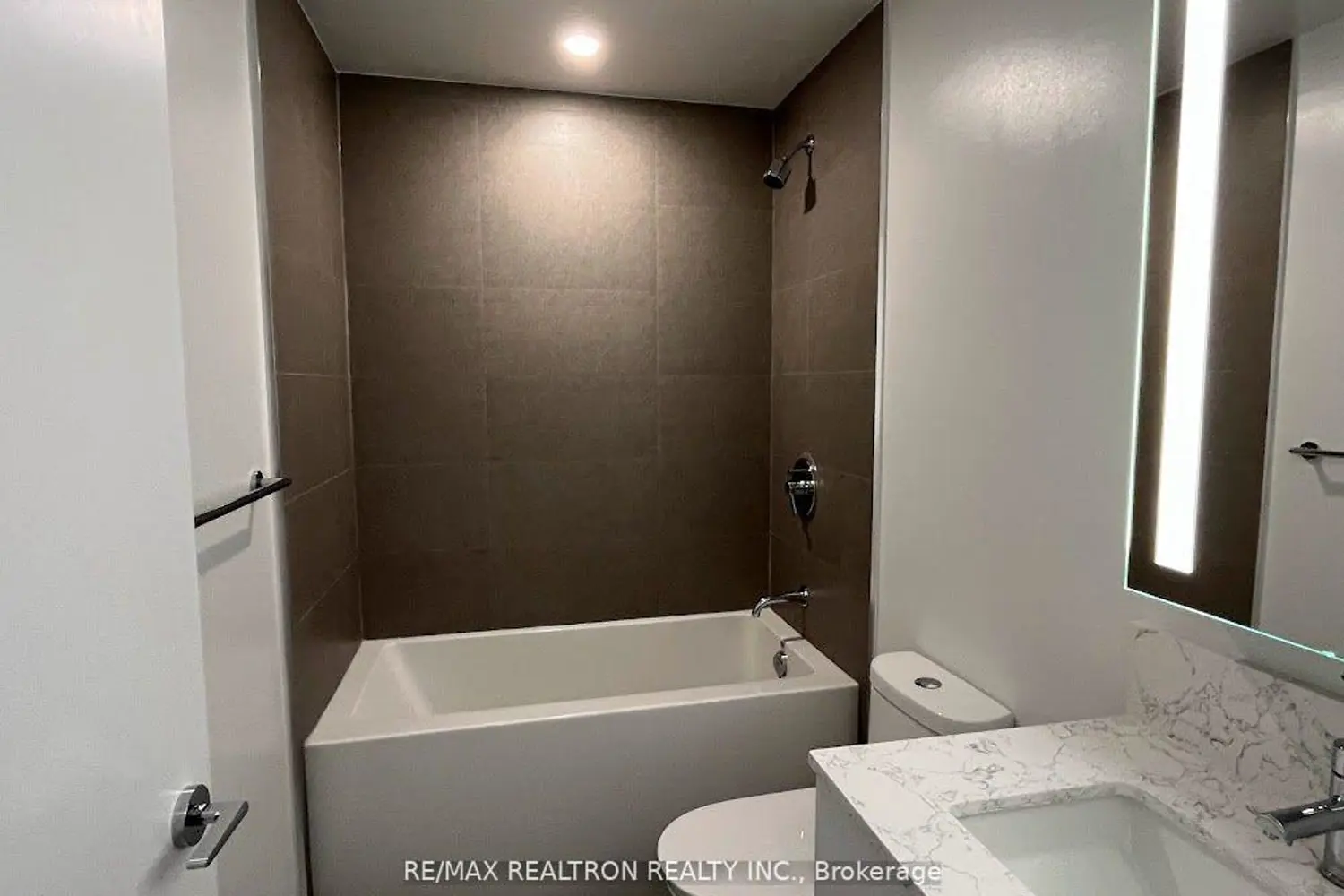 Additional image 4 of 270 Dufferin Street 619