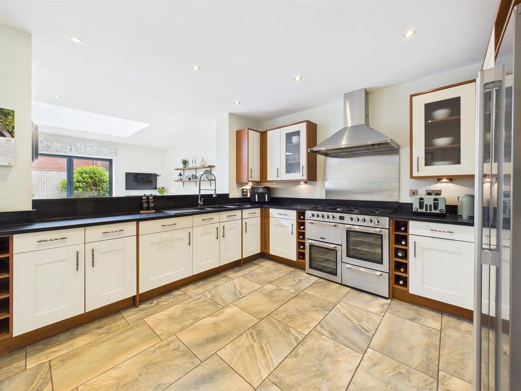 Additional image 4 of 5 bed detached house for saleSanderling Way, Porthcawl CF36