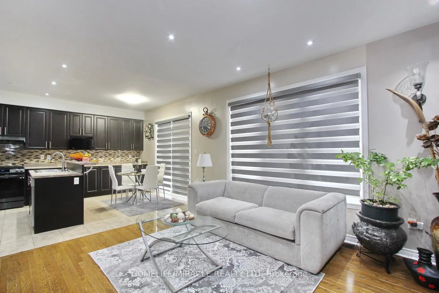 Additional image 8 of 11 Bluffmeadow Street