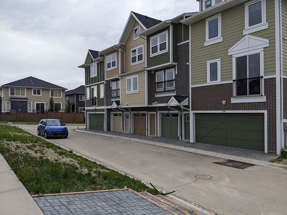 248 Kinniburgh Blvd #34, Chestermere, AB, T1X 0P4