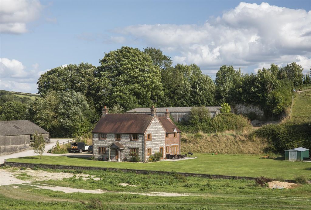 4 bed farmhouse for saleCruxton Manor Farm, Maiden Newton, Dorchester DT2