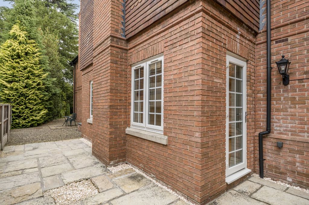 Additional image 4 of 2 bed flat for saleWarwick Road, Solihull, West Midlands B91