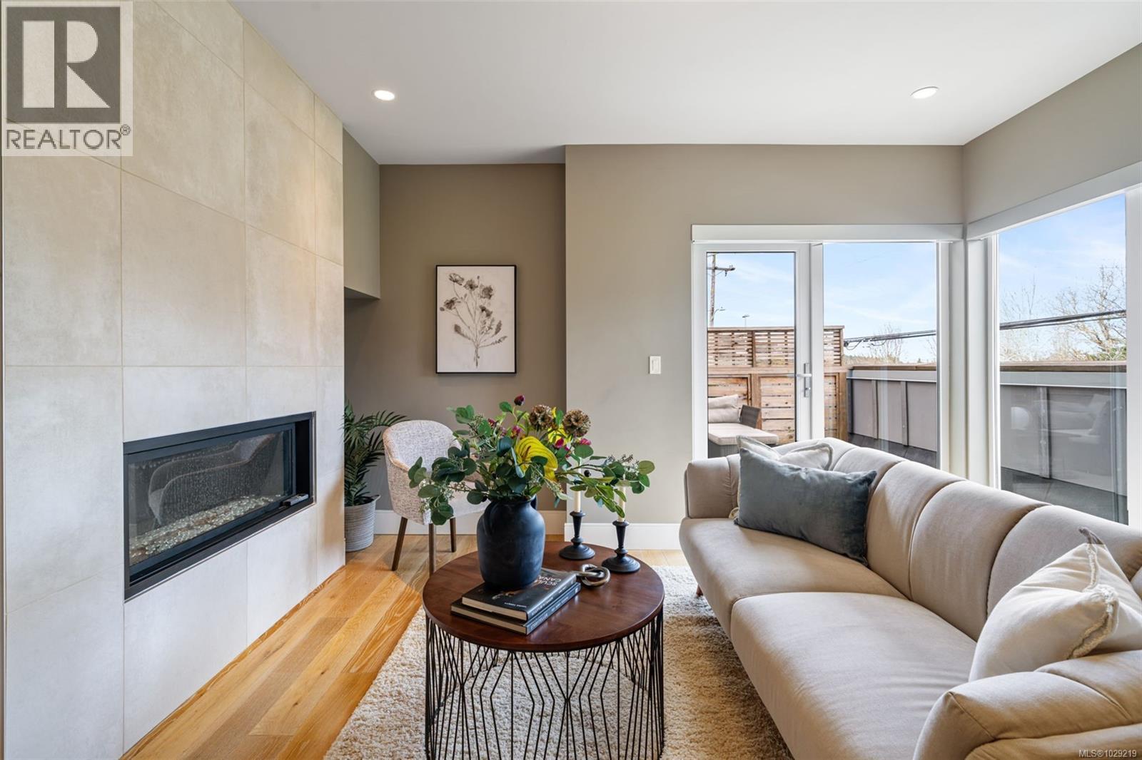 104 4343 TYNDALL Ave