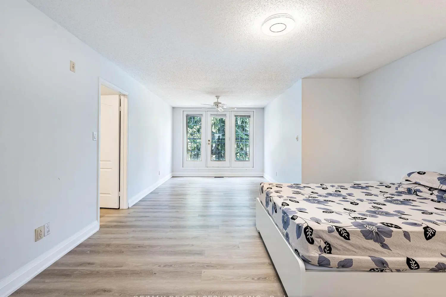 Additional image 14 of 1995 Royal Road 136