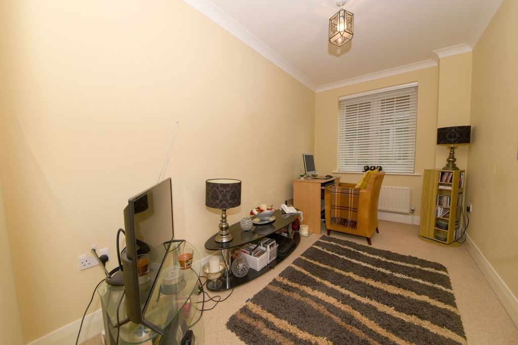 Additional image 10 of 3 bed flat for saleMonks Lane, Newbury RG14