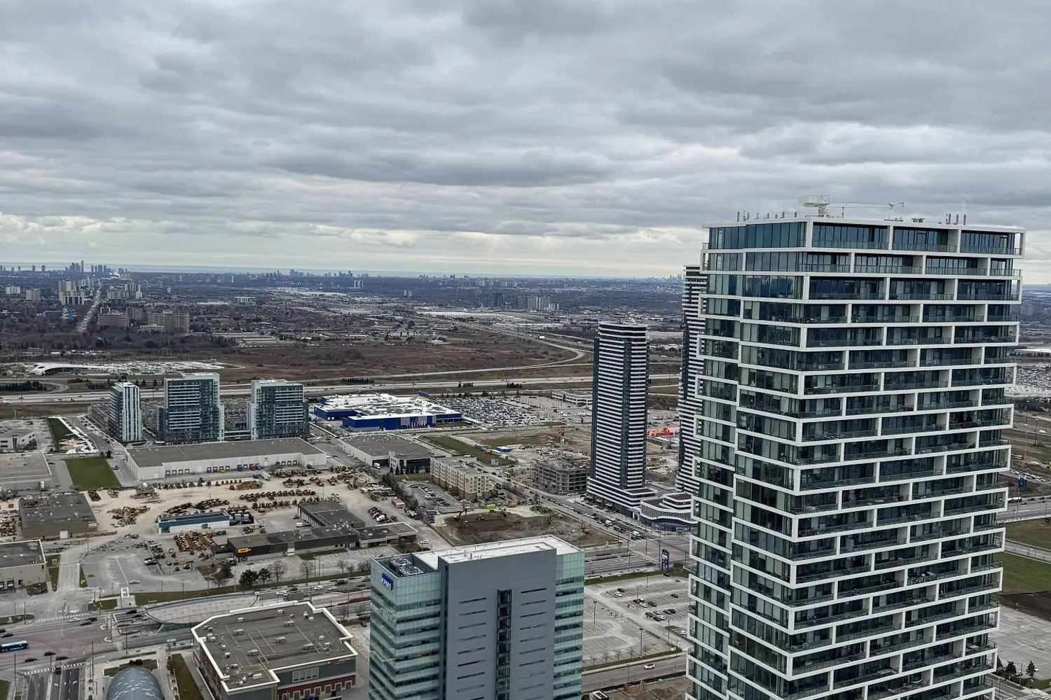 Additional image 18 of 950 Portage Parkway Ph12