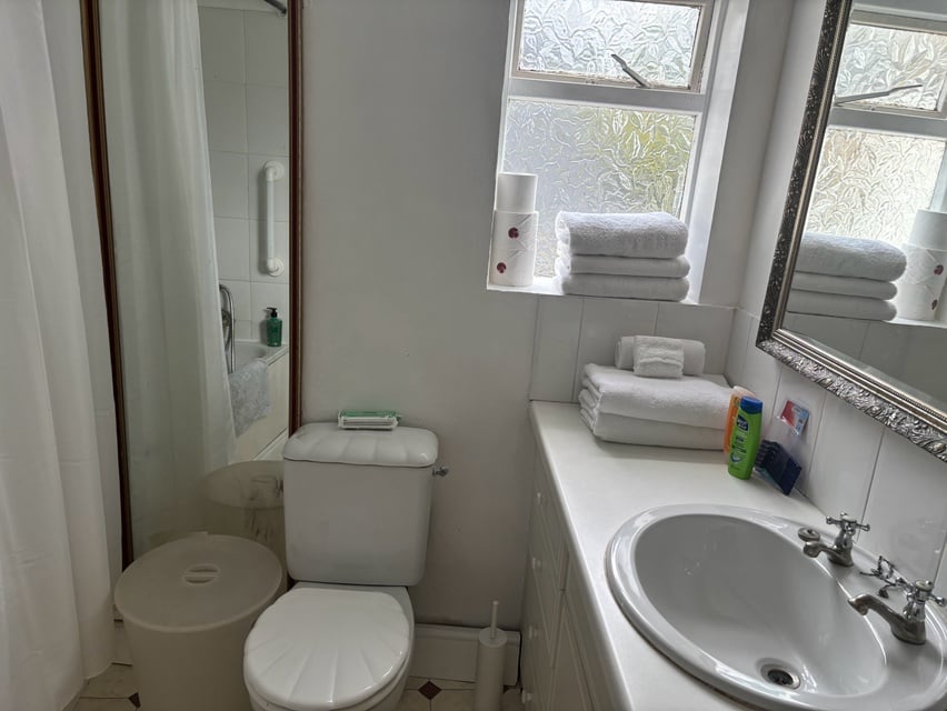 Additional image 4 of Room in a Shared House, Glycena Road, SW11, N1 7GU