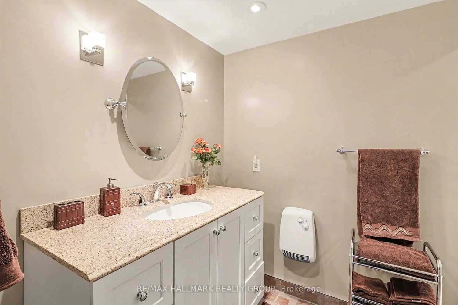 Additional image 12 of 2004 Dorval Avenue