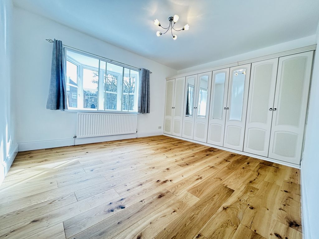 4 bed flat for saleGilesgate, Durham, County Durham DH1 photo 4