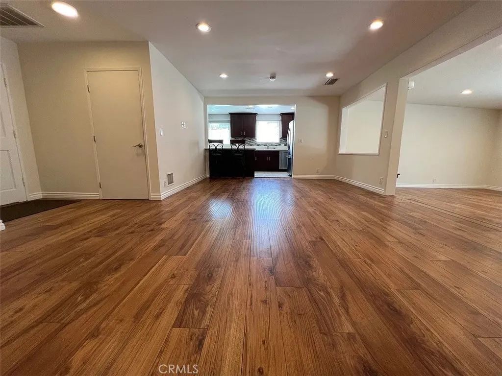 Additional image 23 of 9711 Hayvenhurst Ave, Northridge, CA 91343