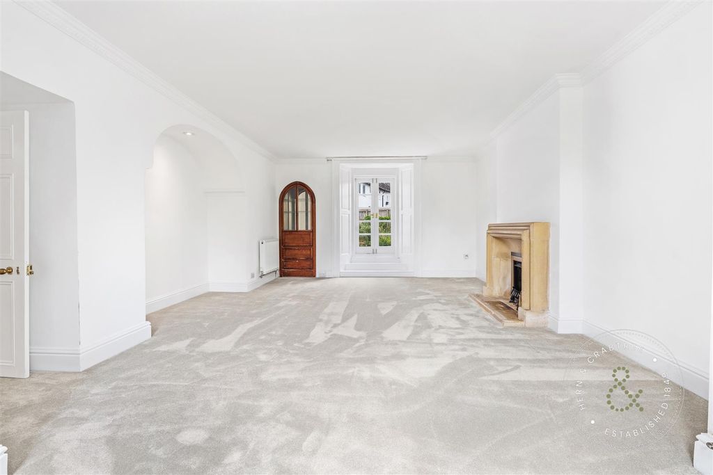 2 bed flat for saleThe Old House, The Cathedral Green, Llandaff, Cardiff CF5 photo 3
