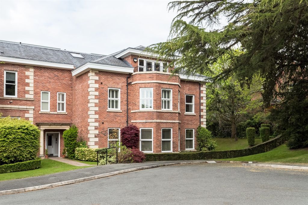 2 bed flat for saleBarnfield House, St Hilarys Park, Alderley Edge SK9