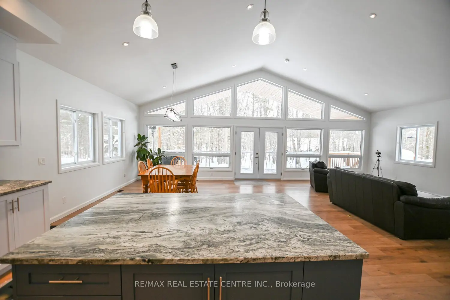 Additional image 3 of 1033 North Shore Drive