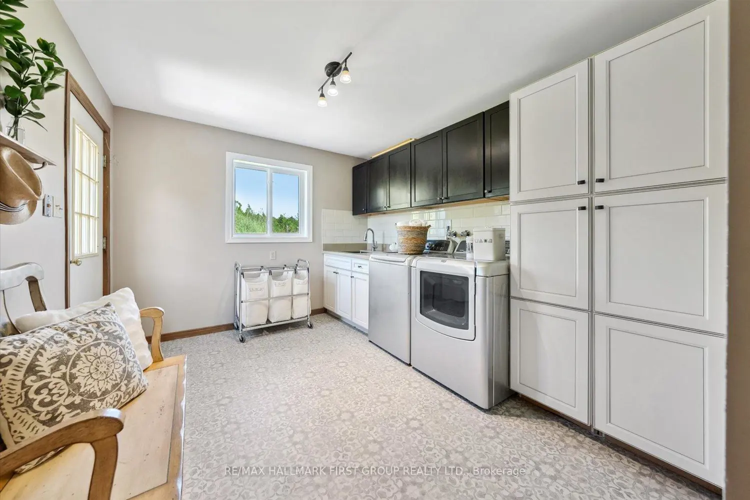 Additional image 7 of 4655 Sideline 6