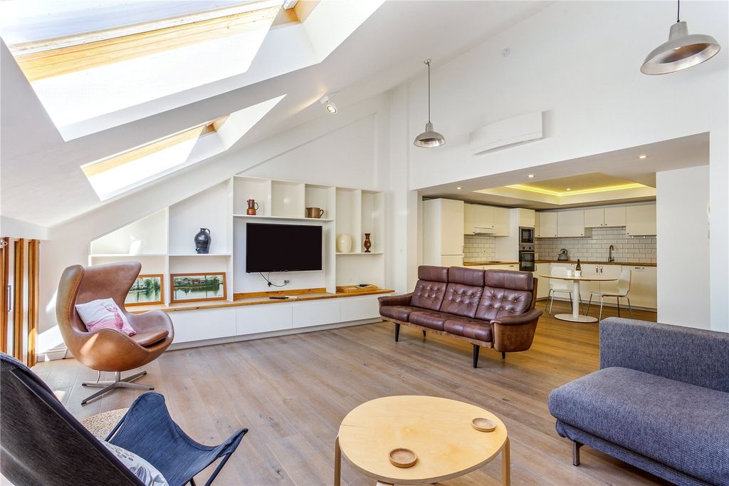 Additional image 2 of 2 bed flat for saleCoombs Road, Bakewell, Derbyshire DE45