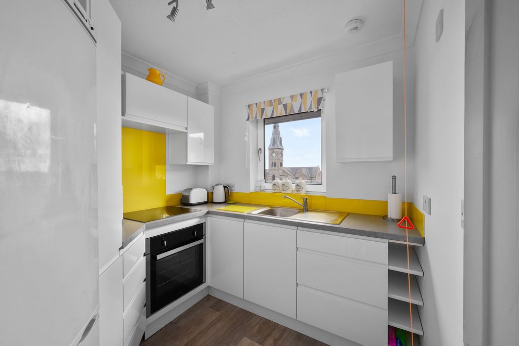 Additional image 3 of 2 bed flat for saleFlat 39 St. Vincent Court, St. Vincent Street, Broughty Ferry DD5