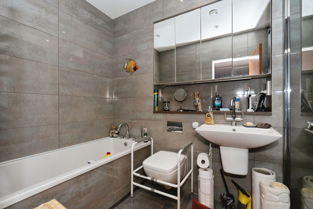 Additional image 10 of 2 bed flat for saleMarine Parade, Worthing BN11