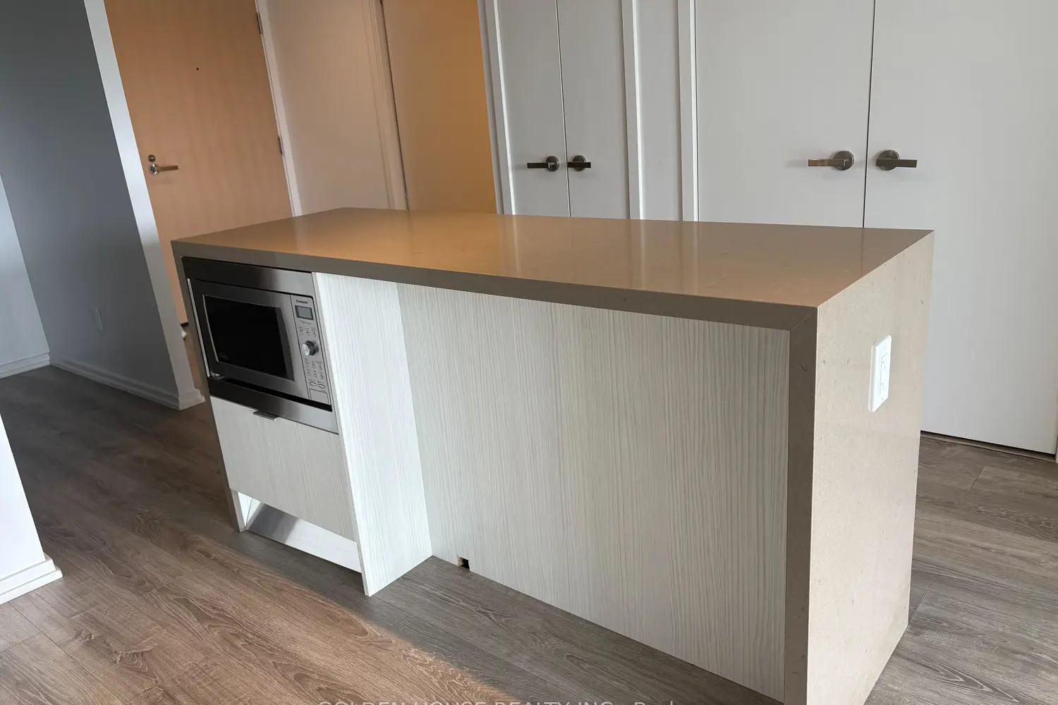 Additional image 17 of 8 Hillsdale Avenue 735