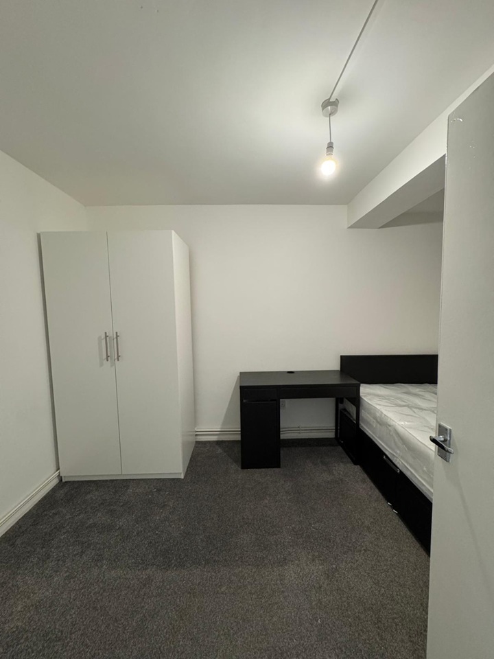 Additional image 9 of 4 Bed Flat, Ramsfort House, SE16, N1 7GU