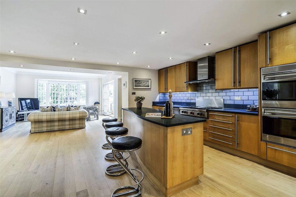 Additional image 8 of 6 bed detached house for saleFishery Road, Bray, Berkshire SL6