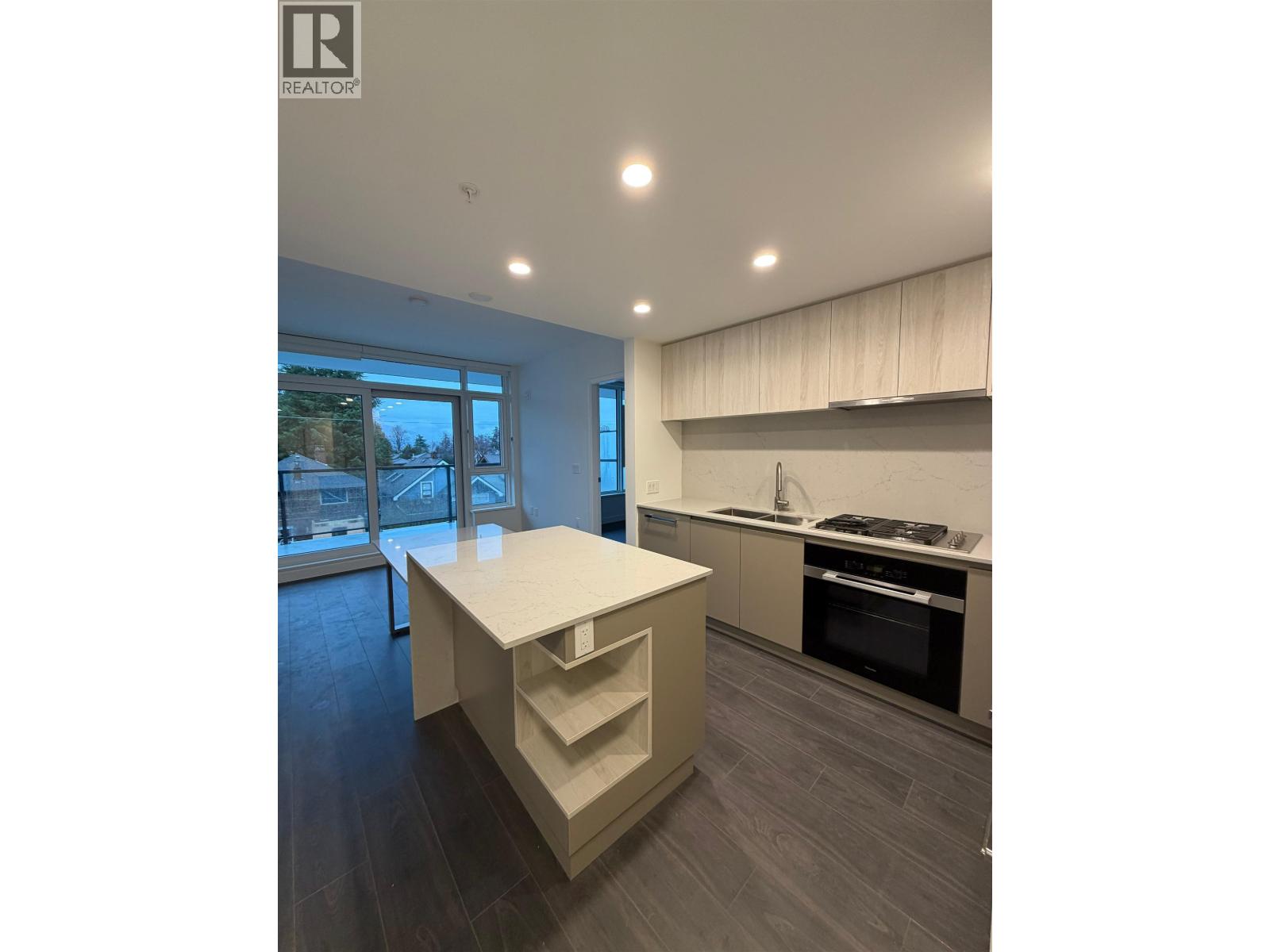 314 1981 MACDONALD STREET