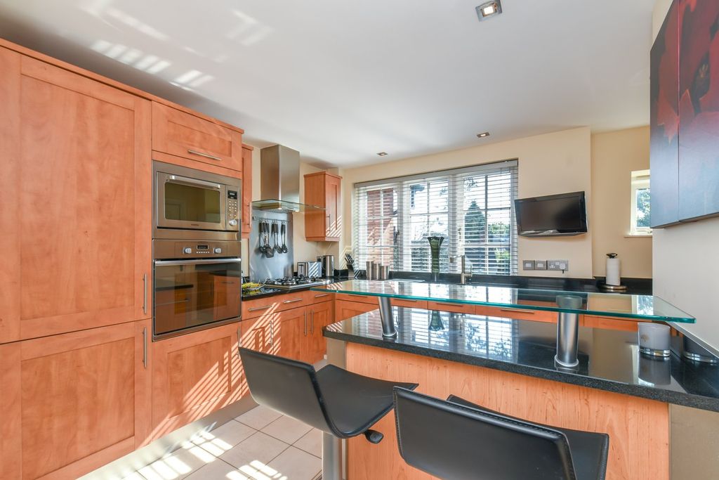 Additional image 7 of 3 bed flat for saleHenley Road, Claverdon, Warwickshire CV35