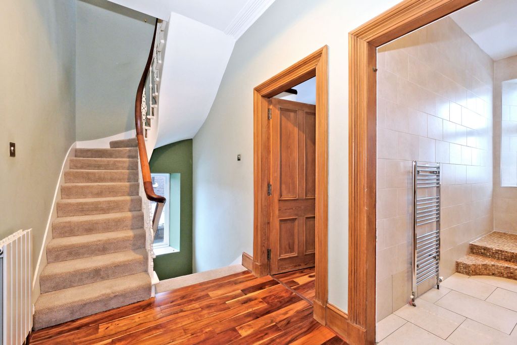 Additional image 3 of 4 bed flat for saleRichmondhill Place, Aberdeen AB15