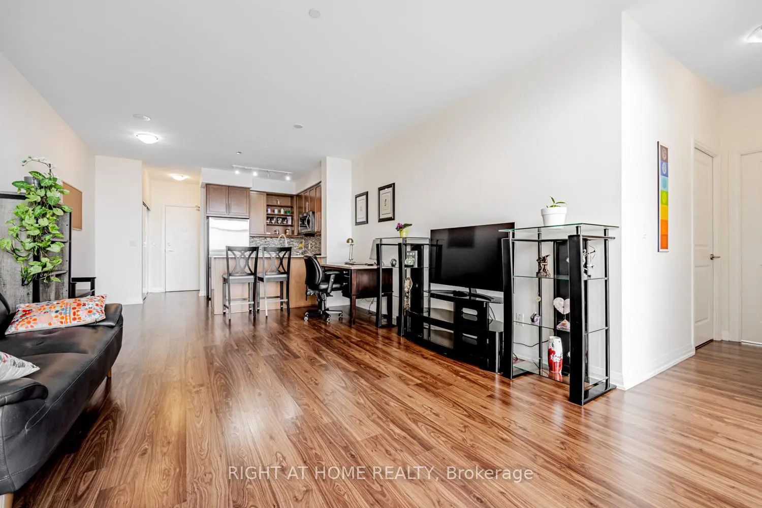 65 Oneida Crescent 1010 photo 3