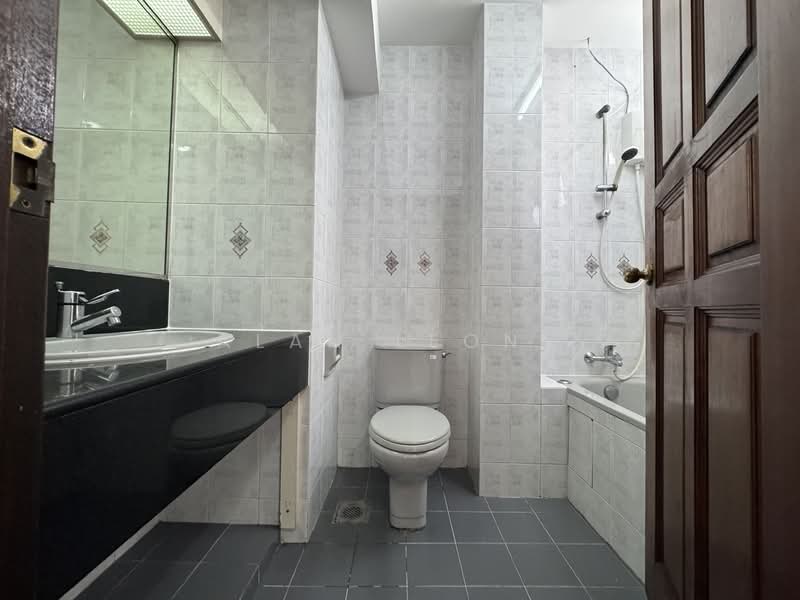 Additional image 15 of Loyang Besar Close