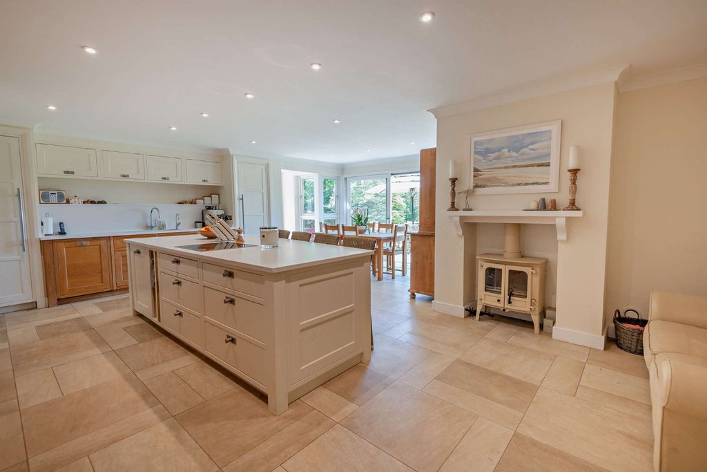 Additional image 6 of 6 bed detached house for saleHorris Hill, Newtown Road, Newbury, Berkshire RG20