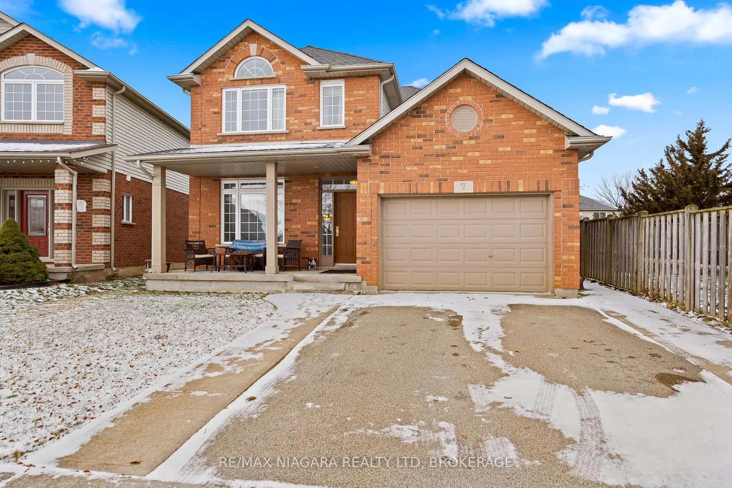 7 Honey Locust Circle