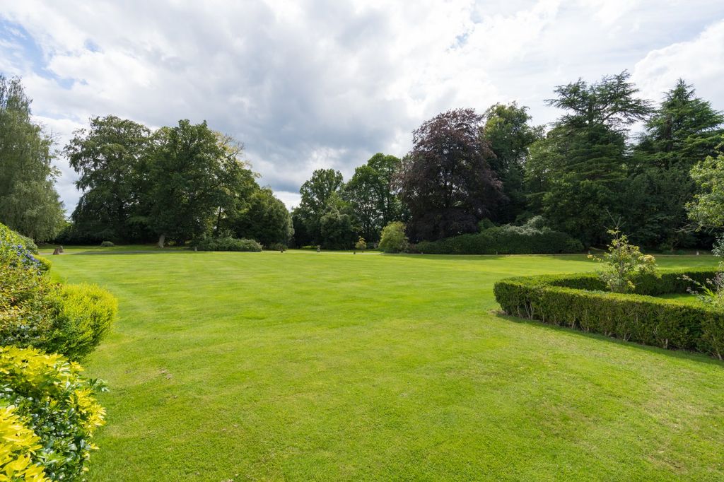 Additional image 21 of 3 bed flat for saleMissenden Road, Amersham, Buckinghamshire HP7