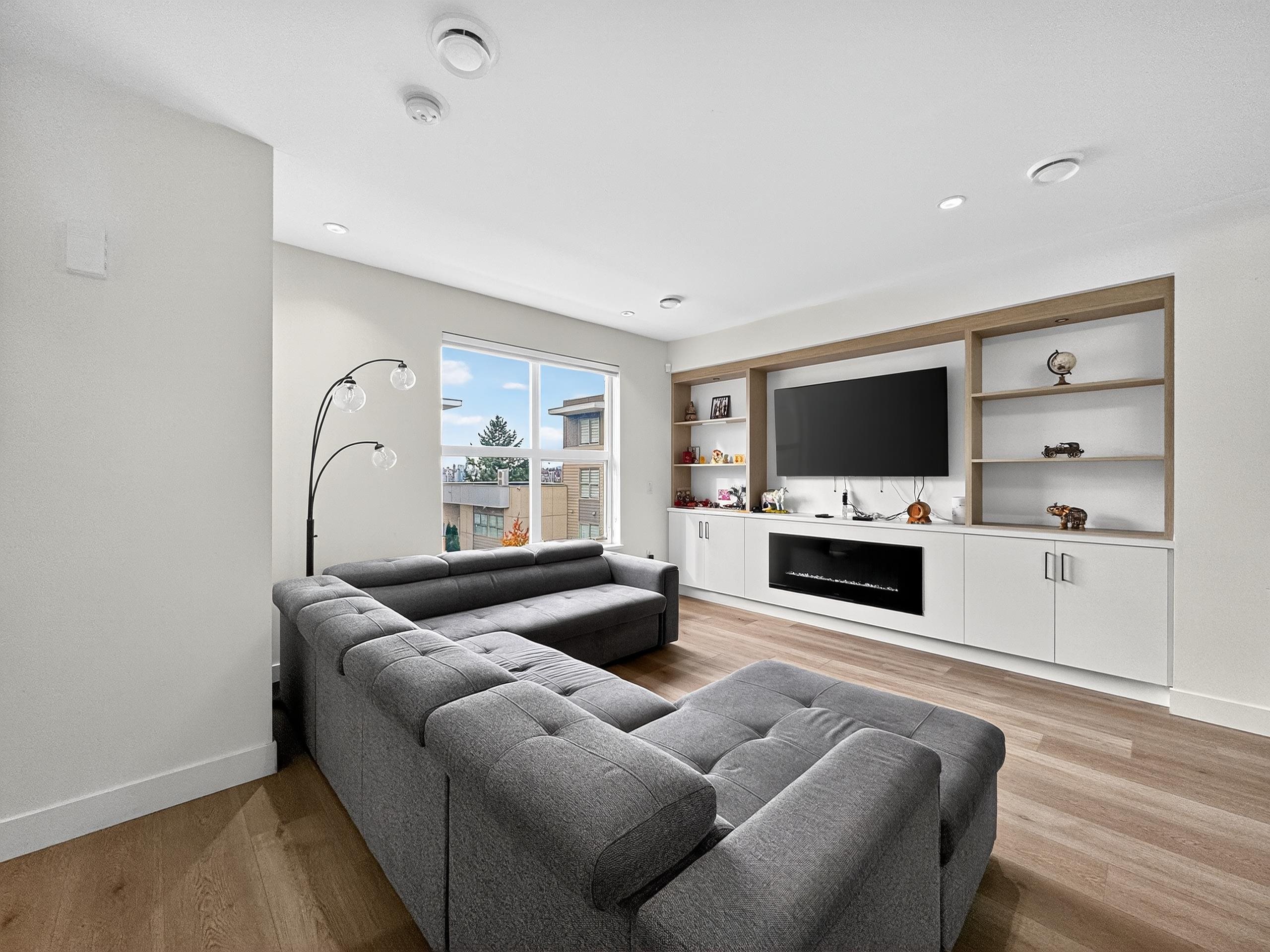 Additional image 2 of 30-12585 104a Avenue, Surrey, BC, V3V 0G7