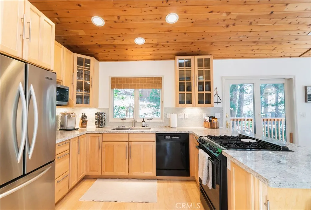 Additional image 11 of 1069 Berne Drive, Crestline, CA 92325