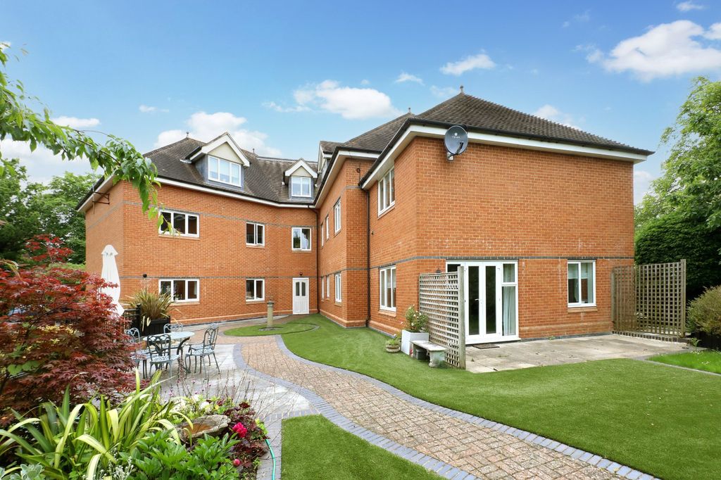 Additional image 12 of 2 bed flat for saleGrove Road, Beaconsfield, Buckinghamshire HP9