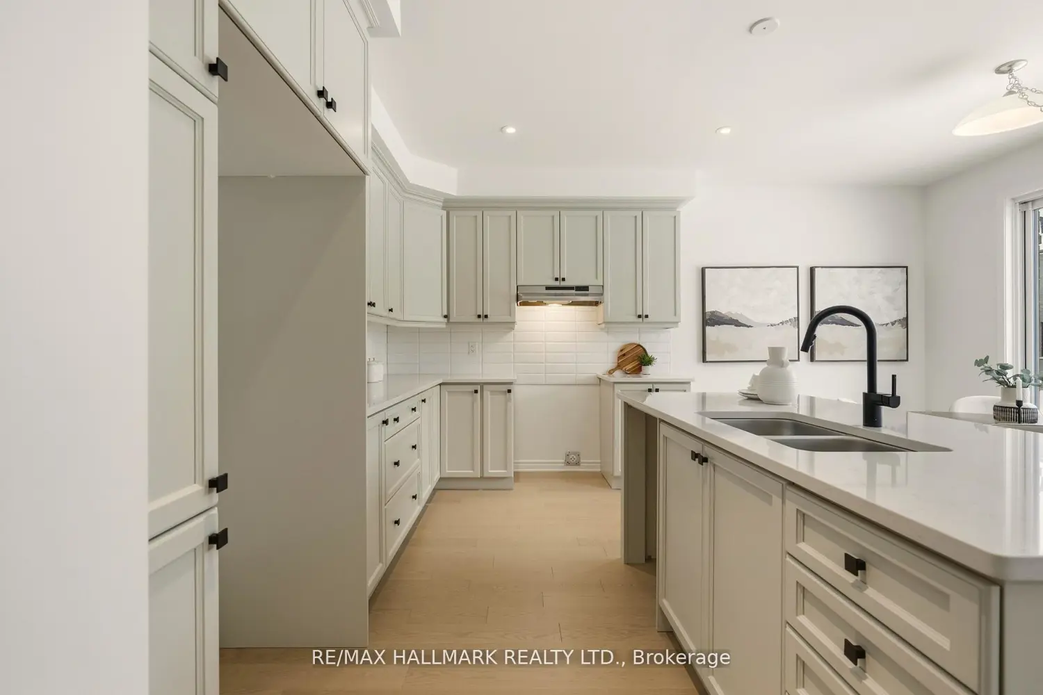 Additional image 11 of 618 Newlove Street